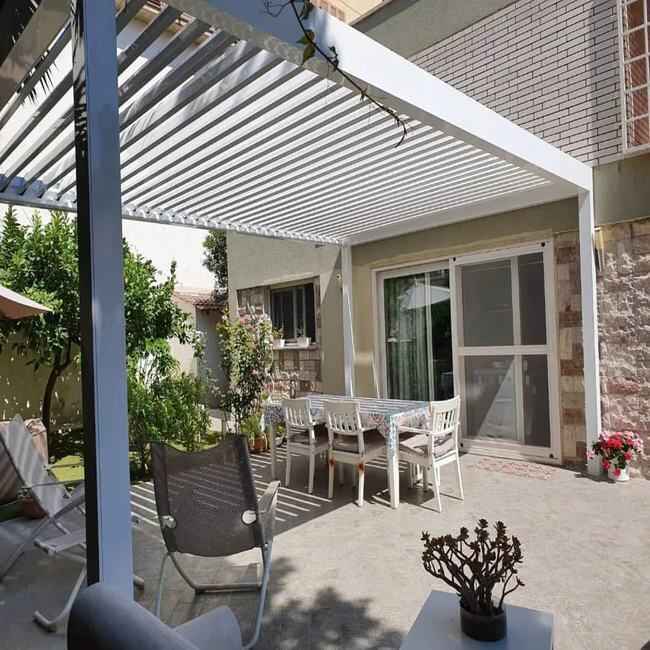 Bioclimatic Pergola in Canada